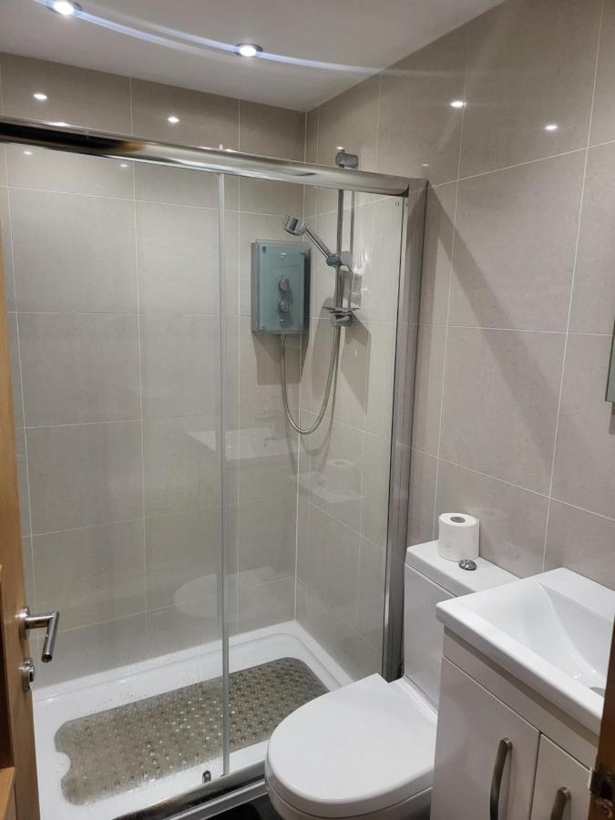 Midway Hotel Watford  Bagian luar foto